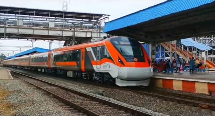 കേരളത്തിന്റെ മൂന്നാം വന്ദേഭാരത് പ്രതീക്ഷകൾ മങ്ങുന്നു ; എറണാകുളത്ത് സൗകര്യങ്ങൾ ഇല്ലാത്തത് തിരിച്ചടിയായി കേരളത്തിന്റെ മൂന്നാം വന്ദേഭാരത് പ്രതീക്ഷകൾ മങ്ങുന്നു ; എറണാകുളത്ത് സൗകര്യങ്ങൾ ഇല്ലാത്തത് തിരിച്ചടിയായി