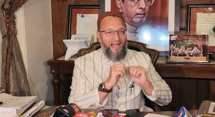 ‘മുസ്ലിംകളെ അധിക്ഷേപിക്കുക, വോട്ട് പിടിക്കുക എന്നതാണ് 2002 മുതൽ മോദിയുടെ ഗ്യാരന്റി’ ; വിമർശിച്ച് ഉവൈസി ‘മുസ്ലിംകളെ അധിക്ഷേപിക്കുക, വോട്ട് പിടിക്കുക എന്നതാണ് 2002 മുതൽ മോദിയുടെ ഗ്യാരന്റി’ ; വിമർശിച്ച് ഉവൈസി