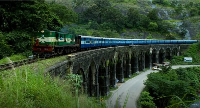 കൊല്ലം – ചെങ്കോട്ട റെയിൽ പാതയിൽ ‘ഇലക്ട്രിക് ലോക്കോ’ : വൈദ്യുതി ലഭ്യമാക്കുമെന്ന് ഉറപ്പ് കൊല്ലം – ചെങ്കോട്ട റെയിൽ പാതയിൽ ‘ഇലക്ട്രിക് ലോക്കോ’ : വൈദ്യുതി ലഭ്യമാക്കുമെന്ന് ഉറപ്പ്
