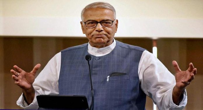 വോട്ടിനായി ഒരു പ്രധാനമന്ത്രി ഇത്രയും തരംതാഴുന്നത് കണ്ടിട്ടില്ല ; മോദിയെ വിമർശിച്ച് യശ്വന്ത് സിന്ഹ വോട്ടിനായി ഒരു പ്രധാനമന്ത്രി ഇത്രയും തരംതാഴുന്നത് കണ്ടിട്ടില്ല ; മോദിയെ വിമർശിച്ച് യശ്വന്ത് സിന്ഹ