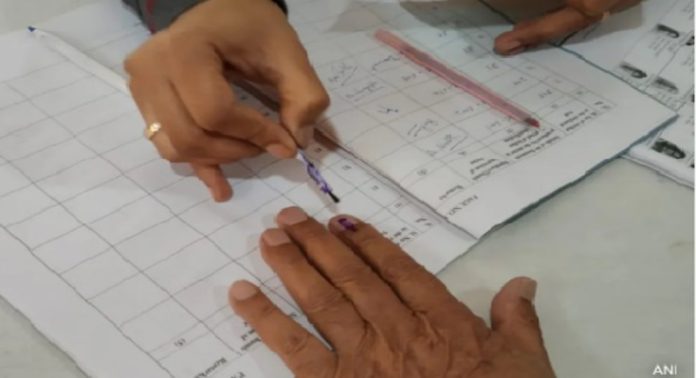 ലക്ഷദ്വീപിൽ ഇന്ന് വോട്ടെടുപ്പ് ; 57,784 വോട്ടർമാർ ബൂത്തിലേക്ക് ലക്ഷദ്വീപിൽ ഇന്ന് വോട്ടെടുപ്പ് ; 57,784 വോട്ടർമാർ ബൂത്തിലേക്ക്