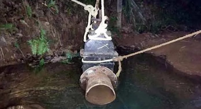 പൈപ്പ് അറ്റകുറ്റപ്പണിയില് തകരാര് ; കടമ്പനാട് പഞ്ചായത്തില് 4.75 ലക്ഷം ലിറ്റര് കുടിവെള്ളം പാഴായി പൈപ്പ് അറ്റകുറ്റപ്പണിയില് തകരാര് ; കടമ്പനാട് പഞ്ചായത്തില് 4.75 ലക്ഷം ലിറ്റര് കുടിവെള്ളം പാഴായി