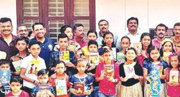 കുട്ടികളെ അക്ഷരങ്ങളുടെ ലോകത്തേക്ക് എത്തിക്കാന് പുസ്തകങ്ങൾ നല്കി കൈതയ്ക്കൽ ബ്രദേഴ്സ് ഗ്രന്ഥശാല കുട്ടികളെ അക്ഷരങ്ങളുടെ ലോകത്തേക്ക് എത്തിക്കാന് പുസ്തകങ്ങൾ നല്കി കൈതയ്ക്കൽ ബ്രദേഴ്സ് ഗ്രന്ഥശാല