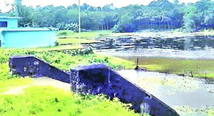 അടൂർ ആറാട്ടുചിറ കുടിവെള്ള പദ്ധതിയുടെപ്രവർത്തനം അവതാളത്തിൽ അടൂർ ആറാട്ടുചിറ കുടിവെള്ള പദ്ധതിയുടെപ്രവർത്തനം അവതാളത്തിൽ