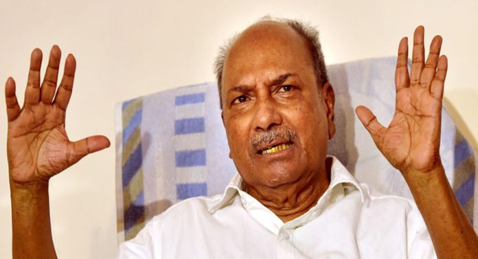 രാഹുലോ പ്രിയങ്കയോ ഒരാൾ യുപിയിൽ മത്സരിക്കുമെന്ന് എകെ ആന്റണി രാഹുലോ പ്രിയങ്കയോ ഒരാൾ യുപിയിൽ മത്സരിക്കുമെന്ന് എകെ ആന്റണി