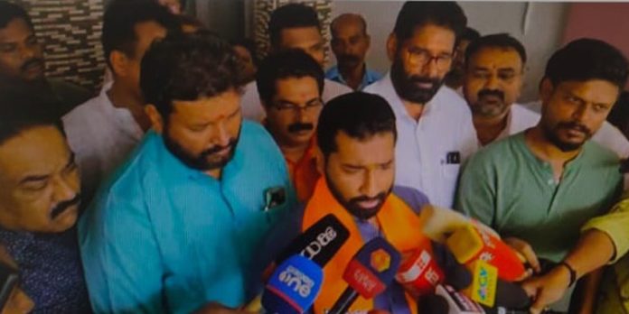 എൻ.ഡി.എ. സ്ഥാനാർഥി അനിൽ ആന്റണി പത്തനംതിട്ടയില് നാമനിർദ്ദേശ പത്രിക സമർപ്പിച്ചു എൻ.ഡി.എ. സ്ഥാനാർഥി അനിൽ ആന്റണി പത്തനംതിട്ടയില് നാമനിർദ്ദേശ പത്രിക സമർപ്പിച്ചു