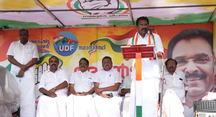 മോദിയുടെ വാഗ്ദാനം വെള്ളത്തിൽ വരച്ച വര പോലെ : ആൻ്റോ ആൻ്റണി മോദിയുടെ വാഗ്ദാനം വെള്ളത്തിൽ വരച്ച വര പോലെ : ആൻ്റോ ആൻ്റണി