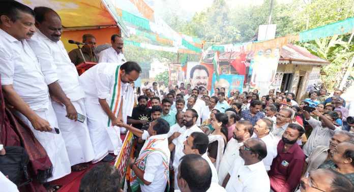 ആത്മവിശ്വാസത്തോടെയും അക്ഷരസ്ഫുടതയോടും പച്ചക്കള്ളം പറയുന്ന ആളാണ് തോമസ് ഐസക് : പിസി വിഷ്ണുനാഥ് ആത്മവിശ്വാസത്തോടെയും അക്ഷരസ്ഫുടതയോടും പച്ചക്കള്ളം പറയുന്ന ആളാണ് തോമസ് ഐസക് : പിസി വിഷ്ണുനാഥ്