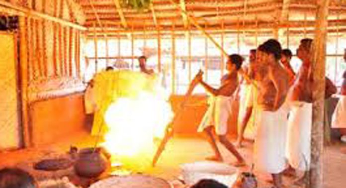 ഇളകൊള്ളൂർ ശ്രീ മഹാദേവ ക്ഷേത്രത്തിൽ മഹാ യാഗത്തിനുള്ള ചിതി ഉയർന്നു ഇളകൊള്ളൂർ ശ്രീ മഹാദേവ ക്ഷേത്രത്തിൽ മഹാ യാഗത്തിനുള്ള ചിതി ഉയർന്നു