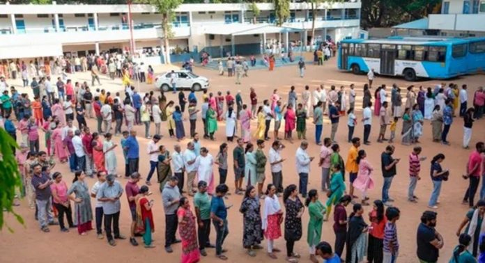 തെരഞ്ഞെടുപ്പിൽ ബംഗളൂരുവിൽ തണുത്ത പ്രതികരണം ; പകുതിയോളം വോട്ടർമാർ വോട്ടുചെയ്യാൻ എത്തിയില്ലെന്ന് റിപ്പോർട്ട് തെരഞ്ഞെടുപ്പിൽ ബംഗളൂരുവിൽ തണുത്ത പ്രതികരണം ; പകുതിയോളം വോട്ടർമാർ വോട്ടുചെയ്യാൻ എത്തിയില്ലെന്ന് റിപ്പോർട്ട്