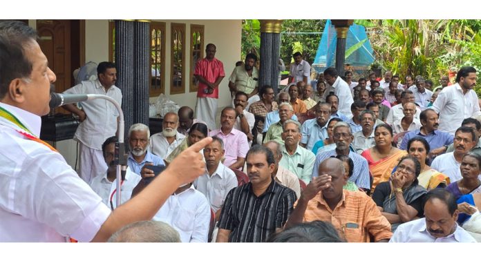കേരളത്തെ സാമ്പത്തികമായി തകർത്തതിന്റെ മുഖ്യ കാരണക്കാരൻ തോമസ് ഐസക്കാണ് ; രമേശ് ചെന്നിത്തല കേരളത്തെ സാമ്പത്തികമായി തകർത്തതിന്റെ മുഖ്യ കാരണക്കാരൻ തോമസ് ഐസക്കാണ് ; രമേശ് ചെന്നിത്തല