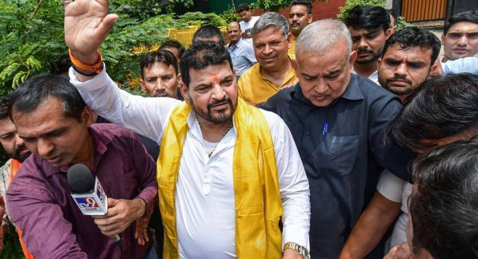 ലൈംഗിക പീഡനക്കേസിൽ ബ്രിജ് ഭൂഷൻ സിങ്ങിനെതിരായ കുറ്റപത്രം പരിഗണിക്കുന്നത് ഡൽഹി കോടതി മാറ്റിവെച്ചു ലൈംഗിക പീഡനക്കേസിൽ ബ്രിജ് ഭൂഷൻ സിങ്ങിനെതിരായ കുറ്റപത്രം പരിഗണിക്കുന്നത് ഡൽഹി കോടതി മാറ്റിവെച്ചു