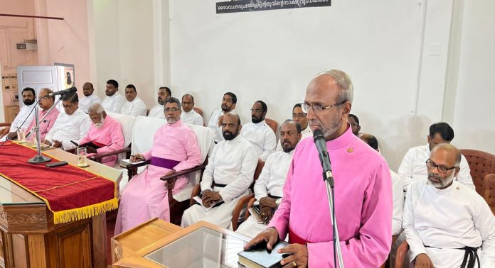 പ്രതിസന്ധികളിൽ ധൈര്യം പകരുന്നത് ദൈവം : ബിഷപ്പ് ഡോ. തോമസ് ഏബ്രഹാം പ്രതിസന്ധികളിൽ ധൈര്യം പകരുന്നത് ദൈവം : ബിഷപ്പ് ഡോ. തോമസ് ഏബ്രഹാം