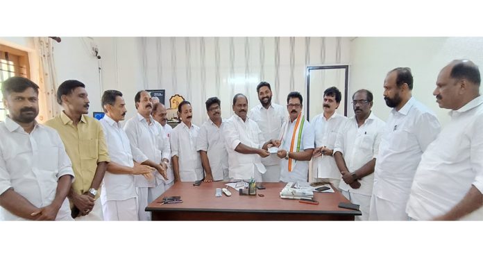 പത്തനംതിട്ടയില് സി.പി.ഐയില് നിന്നും കോണ്ഗ്രസിലേക്ക് ഒഴുക്ക് തുടരുന്നു പത്തനംതിട്ടയില് സി.പി.ഐയില് നിന്നും കോണ്ഗ്രസിലേക്ക് ഒഴുക്ക് തുടരുന്നു
