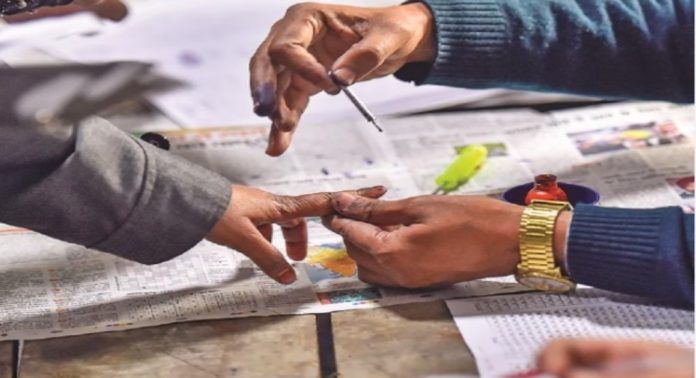കേരളത്തിലെ 8 മണ്ഡലങ്ങളിലെ ബൂത്തുകളിൽ വെബ് കാസ്റ്റിങ് ; തെരഞ്ഞടുപ്പ് തത്സമയം കാണാം കേരളത്തിലെ 8 മണ്ഡലങ്ങളിലെ ബൂത്തുകളിൽ വെബ് കാസ്റ്റിങ് ; തെരഞ്ഞടുപ്പ് തത്സമയം കാണാം