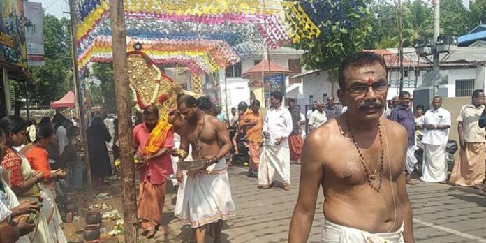 തിരുവൻവണ്ടൂർ ഗുരുദേവ ശ്രീഭദ്രകാളീ ദേവീക്ഷേത്രത്തിലെ ഉത്സവം ആറാട്ടോടെ സമാപിച്ചു തിരുവൻവണ്ടൂർ ഗുരുദേവ ശ്രീഭദ്രകാളീ ദേവീക്ഷേത്രത്തിലെ ഉത്സവം ആറാട്ടോടെ സമാപിച്ചു