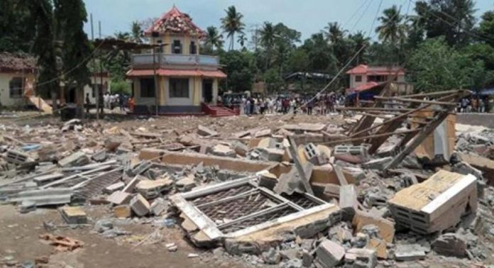 പുറ്റിംഗൽ അപകടത്തിന് ഇന്ന് എട്ടാം വാർഷികം ; ദുരന്തത്തിന്റെ വാർഷിക നാളിൽ ഇത്തവണത്തെ മീനഭരണി ഉത്സവം പുറ്റിംഗൽ അപകടത്തിന് ഇന്ന് എട്ടാം വാർഷികം ; ദുരന്തത്തിന്റെ വാർഷിക നാളിൽ ഇത്തവണത്തെ മീനഭരണി ഉത്സവം