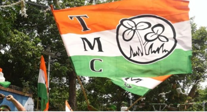 പശ്ചിമബംഗാളിലെ തൃണമൂൽ കോൺഗ്രസിന്റെ തെരഞ്ഞെടുപ്പ് കമ്മിറ്റി ഓഫീസ് കത്തിച്ച നിലയിൽ ; പിന്നിൽ ബി.ജെ.പിയെന്ന് ആരോപണം പശ്ചിമബംഗാളിലെ തൃണമൂൽ കോൺഗ്രസിന്റെ തെരഞ്ഞെടുപ്പ് കമ്മിറ്റി ഓഫീസ് കത്തിച്ച നിലയിൽ ; പിന്നിൽ ബി.ജെ.പിയെന്ന് ആരോപണം