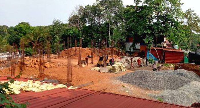 എഴുമറ്റൂർ സാമൂഹ്യ ആരോഗ്യ കേന്ദ്രത്തിന്റെ നിർമ്മാണം പുരോഗമിക്കുന്നു എഴുമറ്റൂർ സാമൂഹ്യ ആരോഗ്യ കേന്ദ്രത്തിന്റെ നിർമ്മാണം പുരോഗമിക്കുന്നു