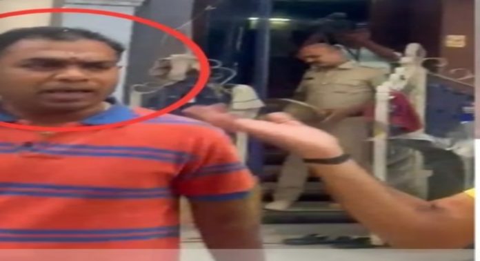 മുതിർന്ന പൗരൻമാരുടെ പോസ്റ്റൽ വോട്ട് ചെയ്യിക്കാൻ ഉദ്യോഗസ്ഥർക്കൊപ്പം ബി.ജെ.പി ഏജന്റും എത്തിയതായി പരാതി മുതിർന്ന പൗരൻമാരുടെ പോസ്റ്റൽ വോട്ട് ചെയ്യിക്കാൻ ഉദ്യോഗസ്ഥർക്കൊപ്പം ബി.ജെ.പി ഏജന്റും എത്തിയതായി പരാതി