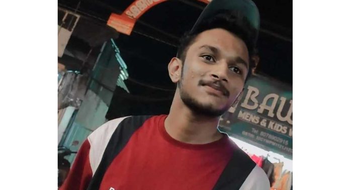 മലയാലപ്പുഴ മുക്കുഴിയിൽ ബൈക്ക് നിയന്ത്രണം വിട്ട് മറിഞ്ഞ് യുവാവ് മരിച്ചു മലയാലപ്പുഴ മുക്കുഴിയിൽ ബൈക്ക് നിയന്ത്രണം വിട്ട് മറിഞ്ഞ് യുവാവ് മരിച്ചു