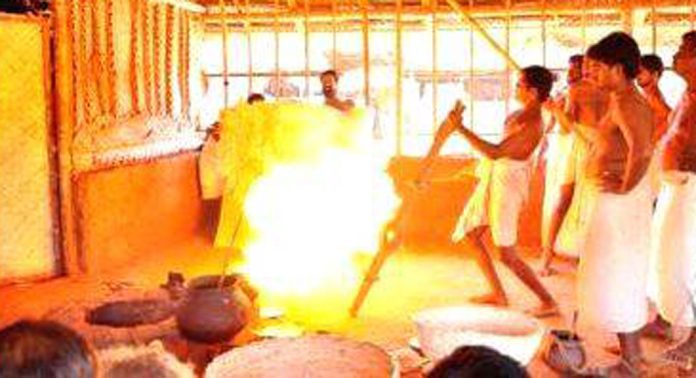 ഇളകൊള്ളൂർ അതിരാത്രത്തിന് ഇന്ന് മഹാദേവർ ക്ഷേത്രത്തിൽ തുടക്കമാകും ഇളകൊള്ളൂർ അതിരാത്രത്തിന് ഇന്ന് മഹാദേവർ ക്ഷേത്രത്തിൽ തുടക്കമാകും