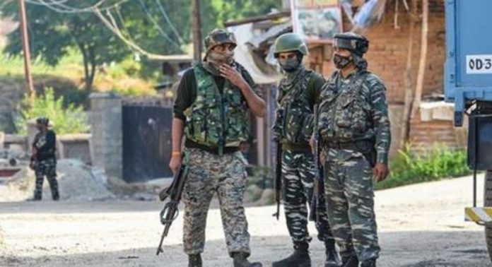 കശ്മീരിൽ ഭീകരരുടെ ആക്രമണം; ഒരാൾ കൊല്ലപ്പെട്ടു, തിരച്ചിൽ ശക്തമാക്കി സൈന്യം കശ്മീരിൽ ഭീകരരുടെ ആക്രമണം; ഒരാൾ കൊല്ലപ്പെട്ടു, തിരച്ചിൽ ശക്തമാക്കി സൈന്യം