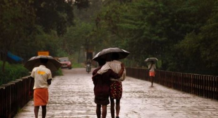 കൊടുംച്ചൂടിൽ ആശ്വാസം ; സംസ്ഥാനത്ത് ഇന്ന് ഏഴ് ജില്ലകളിൽ മഴയ്ക്ക് സാധ്യത കൊടുംച്ചൂടിൽ ആശ്വാസം ; സംസ്ഥാനത്ത് ഇന്ന് ഏഴ് ജില്ലകളിൽ മഴയ്ക്ക് സാധ്യത