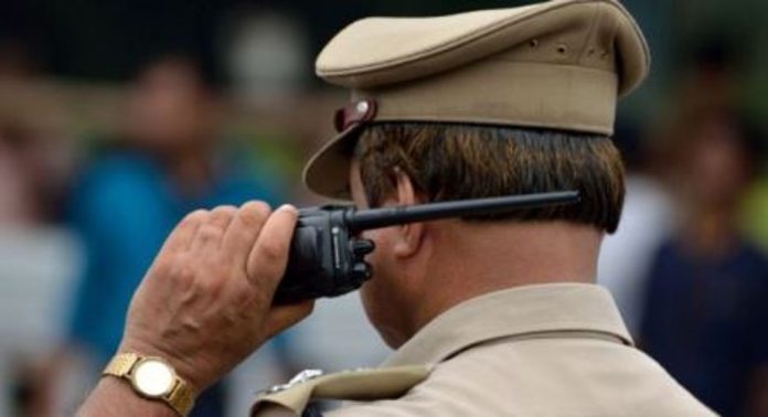 ഉത്തർപ്രദേശിൽ ഇരുനില വീട് തകർന്ന് അപകടം ; നിരവധിപ്പേർ കുടുങ്ങിക്കിടക്കുന്നു ഉത്തർപ്രദേശിൽ ഇരുനില വീട് തകർന്ന് അപകടം ; നിരവധിപ്പേർ കുടുങ്ങിക്കിടക്കുന്നു
