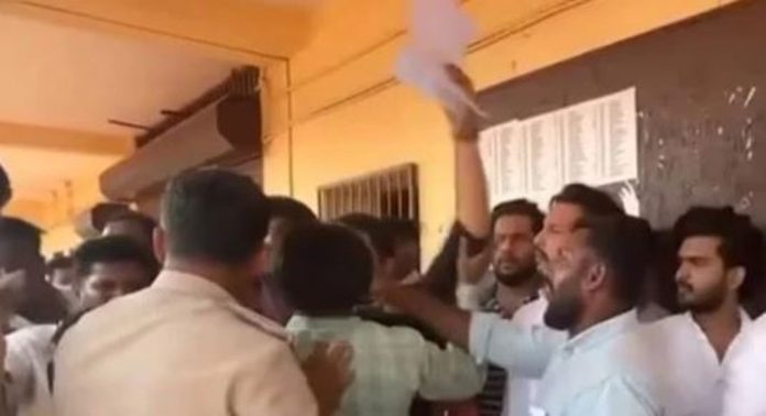മാധ്യമ പ്രവർത്തകരെ ആക്രമിച്ച കേസ് ; പത്ത് ലീഗ് പ്രവർത്തകർ പിടിയിൽ മാധ്യമ പ്രവർത്തകരെ ആക്രമിച്ച കേസ് ; പത്ത് ലീഗ് പ്രവർത്തകർ പിടിയിൽ