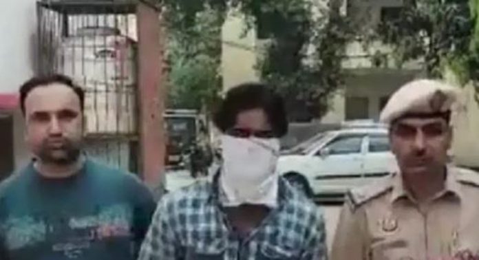 ഗുരുദ്വാരയിലെ സംഭാവനപ്പെട്ടിയിൽ നിന്നും പണം മോഷ്ടിച്ചു; സെക്യൂരിറ്റി പിടിയിൽ ഗുരുദ്വാരയിലെ സംഭാവനപ്പെട്ടിയിൽ നിന്നും പണം മോഷ്ടിച്ചു; സെക്യൂരിറ്റി പിടിയിൽ
