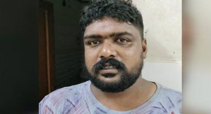പുറപ്പെടാന് കുറച്ച് വൈകി ; പിന്നാലെ ബസിന്റെ ഗ്ലാസ് അടിച്ചു തകര്ത്തു, പ്രതി അറസ്റ്റില് പുറപ്പെടാന് കുറച്ച് വൈകി ; പിന്നാലെ ബസിന്റെ ഗ്ലാസ് അടിച്ചു തകര്ത്തു, പ്രതി അറസ്റ്റില്