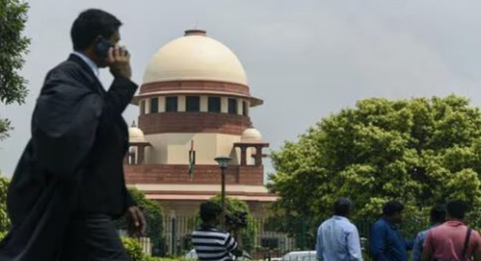 ആദായനികുതി വകുപ്പിനെതിരേയുള്ള ഹർജി ; സുപ്രീംകോടതി ഇന്ന് പരിഗണിക്കും ആദായനികുതി വകുപ്പിനെതിരേയുള്ള ഹർജി ; സുപ്രീംകോടതി ഇന്ന് പരിഗണിക്കും
