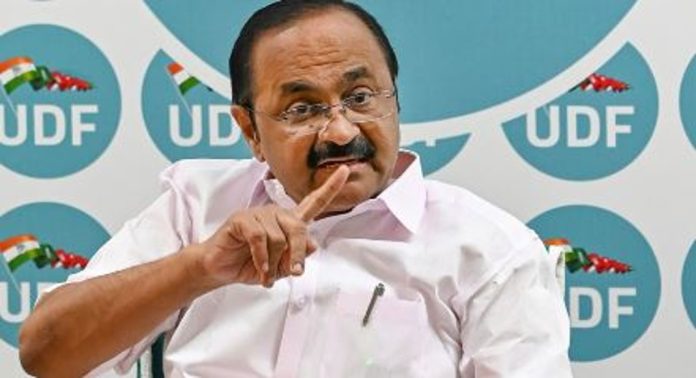 മോദി വര്ഗീയ വിഷം ചീറ്റുകയാണ് ; രൂക്ഷ വിമർശനവുമായി വി.ഡി. സതീശൻ മോദി വര്ഗീയ വിഷം ചീറ്റുകയാണ് ; രൂക്ഷ വിമർശനവുമായി വി.ഡി. സതീശൻ