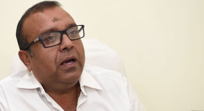 എന്റെ പോസ്റ്ററുകളും ബാനറുകളും ഉദ്യോഗസ്ഥർ നശിപ്പിക്കുന്നു ; പരാതിയുമായി തുഷാർ വെള്ളാപ്പള്ളി എന്റെ പോസ്റ്ററുകളും ബാനറുകളും ഉദ്യോഗസ്ഥർ നശിപ്പിക്കുന്നു ; പരാതിയുമായി തുഷാർ വെള്ളാപ്പള്ളി