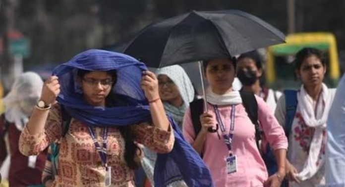 സംസ്ഥാനത്ത് വേനൽച്ചൂട് തുടരും; 12 ജില്ലകളിൽ യെല്ലോ അലർട്ട്, ജാഗ്രത മുന്നറിയിപ്പ് നൽകി അധികൃതർ…! സംസ്ഥാനത്ത് വേനൽച്ചൂട് തുടരും; 12 ജില്ലകളിൽ യെല്ലോ അലർട്ട്, ജാഗ്രത മുന്നറിയിപ്പ് നൽകി അധികൃതർ…!