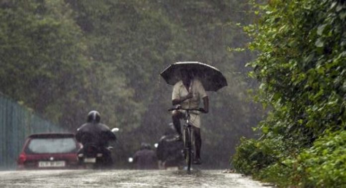 ചൂടിന് ആശ്വാസം ; ഇന്ന് 5 ജില്ലകളിൽ മഴയ്ക്ക് സാധ്യത ചൂടിന് ആശ്വാസം ; ഇന്ന് 5 ജില്ലകളിൽ മഴയ്ക്ക് സാധ്യത