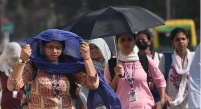 സംസ്ഥാനത്ത് സൂര്യാഘാതം മൂലം രണ്ട് മരണം ; ഏറെ ശ്രദ്ധിക്കേണ്ടത് ഈ രണ്ട് ജില്ലകള്, ജാഗ്രത നിർദ്ദേശം നൽകി അധികൃതർ സംസ്ഥാനത്ത് സൂര്യാഘാതം മൂലം രണ്ട് മരണം ; ഏറെ ശ്രദ്ധിക്കേണ്ടത് ഈ രണ്ട് ജില്ലകള്, ജാഗ്രത നിർദ്ദേശം നൽകി അധികൃതർ