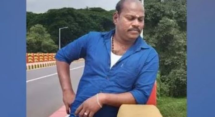 മുക്കത്ത് ടിപ്പർ ലോറിയിടിച്ച് അപകടം ; ബൈക്ക് യാത്രികൻ മരിച്ചു മുക്കത്ത് ടിപ്പർ ലോറിയിടിച്ച് അപകടം ; ബൈക്ക് യാത്രികൻ മരിച്ചു