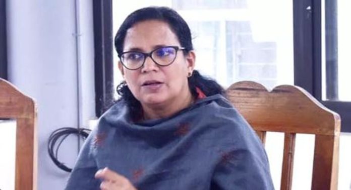 കെ.കെ രമയുടെ വ്യാജ വീഡിയോ പ്രചരിപ്പിച്ചെന്ന പരാതി ; രണ്ടുപേർക്കെതിരെ പോലീസ് കേസെടുത്തു കെ.കെ രമയുടെ വ്യാജ വീഡിയോ പ്രചരിപ്പിച്ചെന്ന പരാതി ; രണ്ടുപേർക്കെതിരെ പോലീസ് കേസെടുത്തു