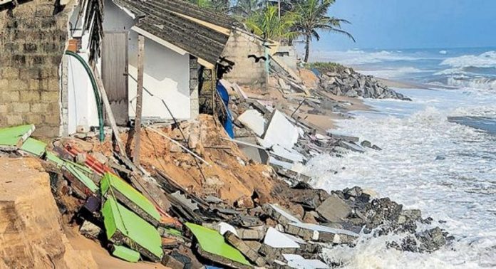 സംസ്ഥാനത്ത് ഇന്നും കടലാക്രമണ സാധ്യത ; തീരങ്ങളിൽ ജാഗ്രത നിർദ്ദേശം നൽകി അധികൃതർ സംസ്ഥാനത്ത് ഇന്നും കടലാക്രമണ സാധ്യത ; തീരങ്ങളിൽ ജാഗ്രത നിർദ്ദേശം നൽകി അധികൃതർ