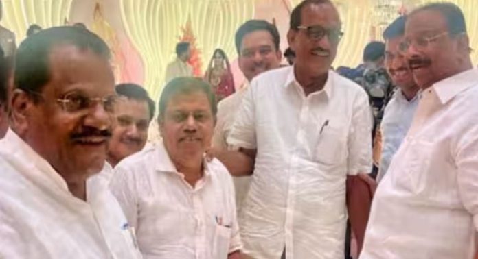 നേർക്കുനേർ ; വിവാദങ്ങൾക്കിടെ പരസ്പ്പരം കണ്ടുമുട്ടി എൽ.ഡി.എഫ് കൺവീനർ ഇ.പി ജയരാജനും കെ സുധാകരനും നേർക്കുനേർ ; വിവാദങ്ങൾക്കിടെ പരസ്പ്പരം കണ്ടുമുട്ടി എൽ.ഡി.എഫ് കൺവീനർ ഇ.പി ജയരാജനും കെ സുധാകരനും