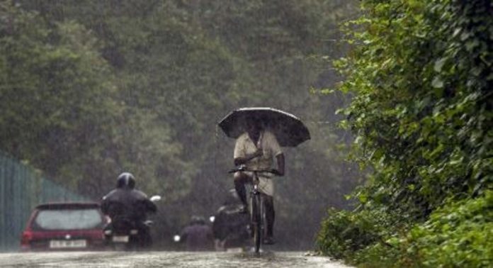 കൊടുംച്ചൂടിൽ ആശ്വാസം ; രണ്ട് ജില്ലകളിൽ ഇടിമിന്നലോട് കൂടിയ മഴയ്ക്ക് സാധ്യത കൊടുംച്ചൂടിൽ ആശ്വാസം ; രണ്ട് ജില്ലകളിൽ ഇടിമിന്നലോട് കൂടിയ മഴയ്ക്ക് സാധ്യത