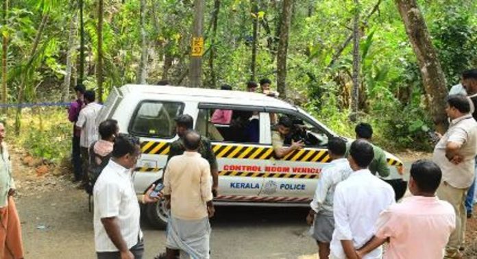പാനൂര് സ്ഫോടനം; ഒളിവിലുള്ള പ്രതികള്ക്കായി തിരച്ചില് ഊര്ജ്ജിതമാക്കി പോലീസ് പാനൂര് സ്ഫോടനം; ഒളിവിലുള്ള പ്രതികള്ക്കായി തിരച്ചില് ഊര്ജ്ജിതമാക്കി പോലീസ്