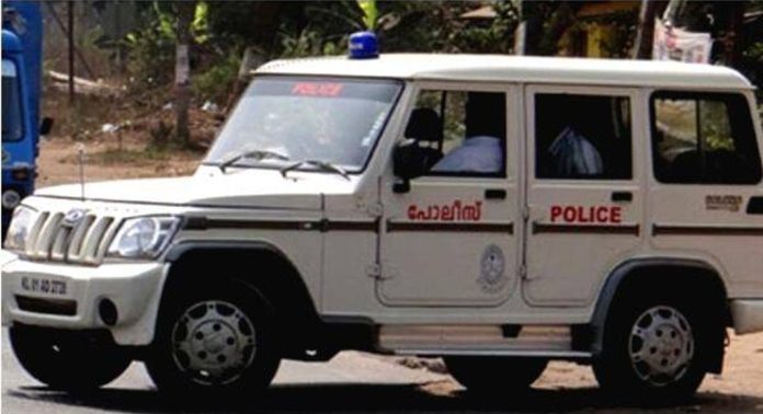 കഴക്കൂട്ടത്ത് വീട് കുത്തിത്തുറന്ന് വൻ കവർച്ച ; പോലീസ് അന്വേഷണം ആരംഭിച്ചു കഴക്കൂട്ടത്ത് വീട് കുത്തിത്തുറന്ന് വൻ കവർച്ച ; പോലീസ് അന്വേഷണം ആരംഭിച്ചു