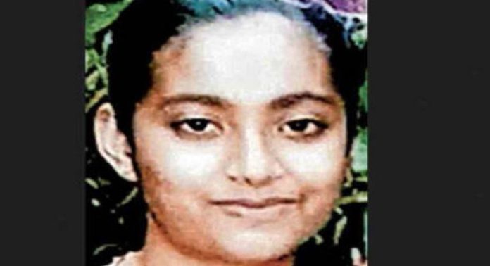 ബന്ധുവീട്ടിലെത്തിയ യുവതിയെ തൂങ്ങിമരിച്ച നിലയിൽ കണ്ടെത്തി ബന്ധുവീട്ടിലെത്തിയ യുവതിയെ തൂങ്ങിമരിച്ച നിലയിൽ കണ്ടെത്തി