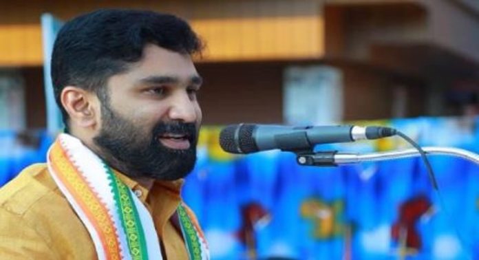 മനപൂർവം കാർ പാർക്ക് ചെയ്ത് ഗതാഗതം തടസ്സപ്പെടുത്തുന്നത് നിയമപരമായി കുറ്റകരമല്ലേ? ; ചോദ്യവുമായി വിടി ബൽറാം മനപൂർവം കാർ പാർക്ക് ചെയ്ത് ഗതാഗതം തടസ്സപ്പെടുത്തുന്നത് നിയമപരമായി കുറ്റകരമല്ലേ? ; ചോദ്യവുമായി വിടി ബൽറാം