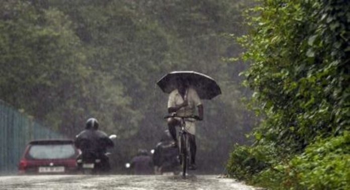 കേരളത്തിൽ ഒറ്റപ്പെട്ടയിടങ്ങളിൽ മഴയ്ക്ക് സാധ്യത കേരളത്തിൽ ഒറ്റപ്പെട്ടയിടങ്ങളിൽ മഴയ്ക്ക് സാധ്യത