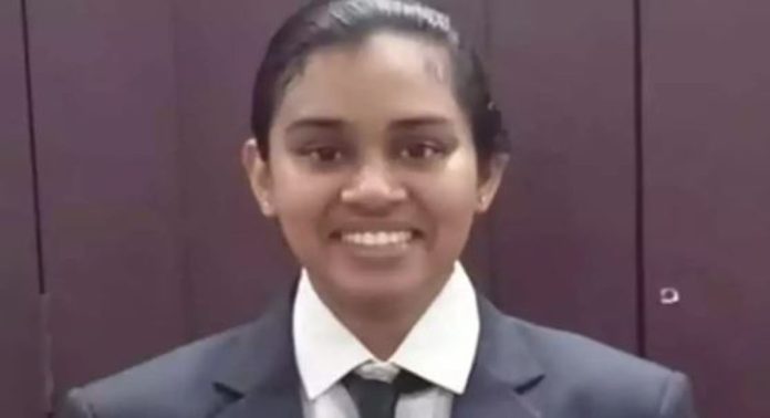 ഞാൻ സുരക്ഷിതയാണ് ; ഇറാന് പിടിച്ചെടുത്ത കപ്പലിലെ മലയാളി യുവതി കുടുംബവുമായി ഫോണിൽ സംസാരിച്ചു ഞാൻ സുരക്ഷിതയാണ് ; ഇറാന് പിടിച്ചെടുത്ത കപ്പലിലെ മലയാളി യുവതി കുടുംബവുമായി ഫോണിൽ സംസാരിച്ചു