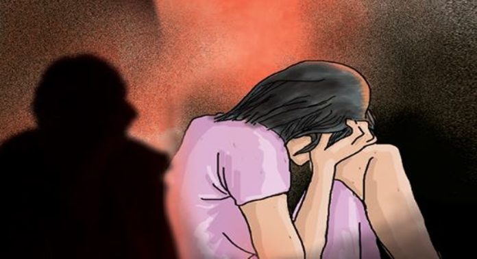 ഉത്തർപ്രദേശിൽ പത്തുവയസുകാരിയെ അമ്മയുടെ സുഹൃത്ത് ബലാത്സംഗം ചെയ്തു; അമ്മ അറസ്റ്റിൽ ഉത്തർപ്രദേശിൽ പത്തുവയസുകാരിയെ അമ്മയുടെ സുഹൃത്ത് ബലാത്സംഗം ചെയ്തു; അമ്മ അറസ്റ്റിൽ